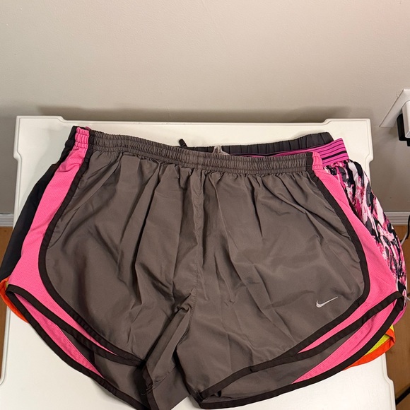 11 pairs of women’s running shorts all large - Picture 4 of 12